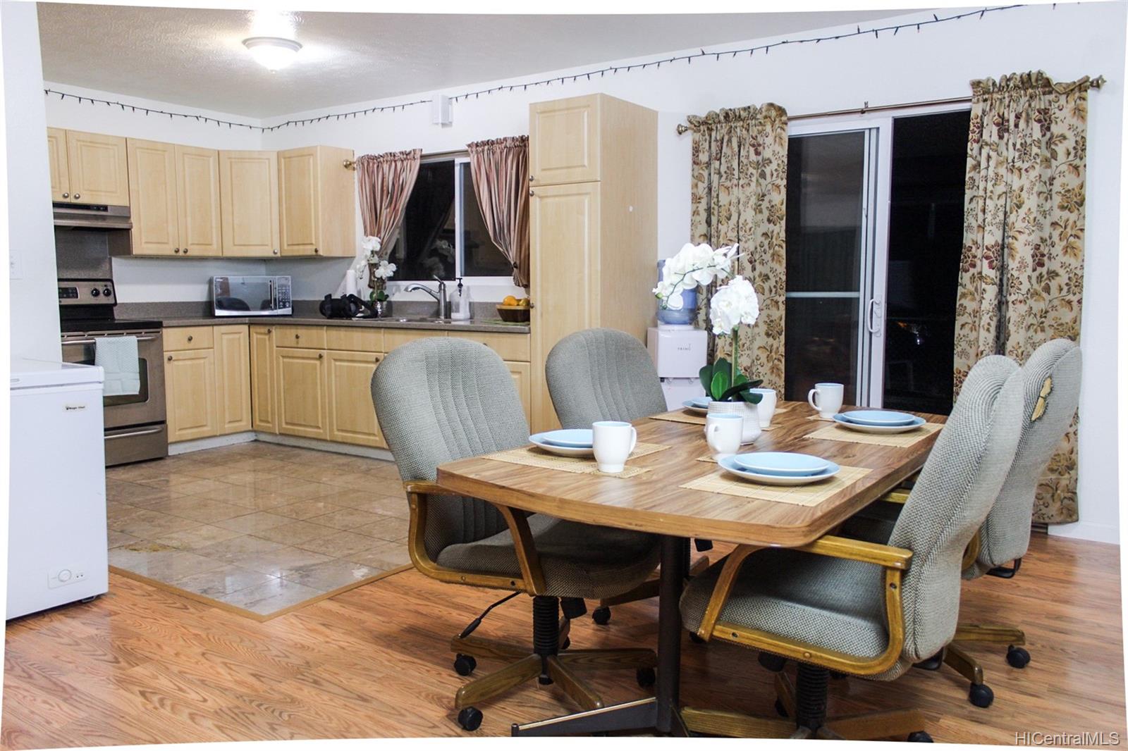 98042 Lokowai Street , Aiea, Hi 96701 Waimalu