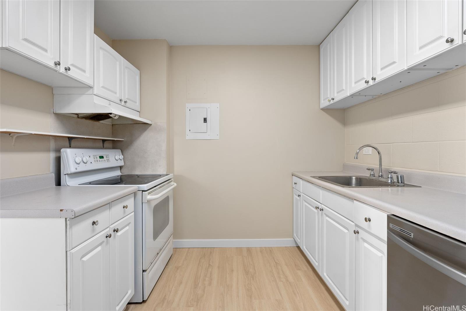 Pearl Ridge Gdns & Twr condo # 5-201, Aiea, Hawaii - photo 7 of 25