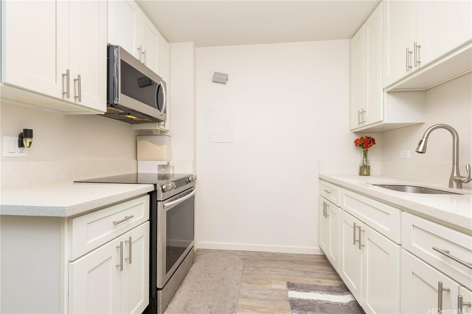 Pearl Ridge Gdns & Twr condo # 3-103, Aiea, Hawaii - photo 4 of 10