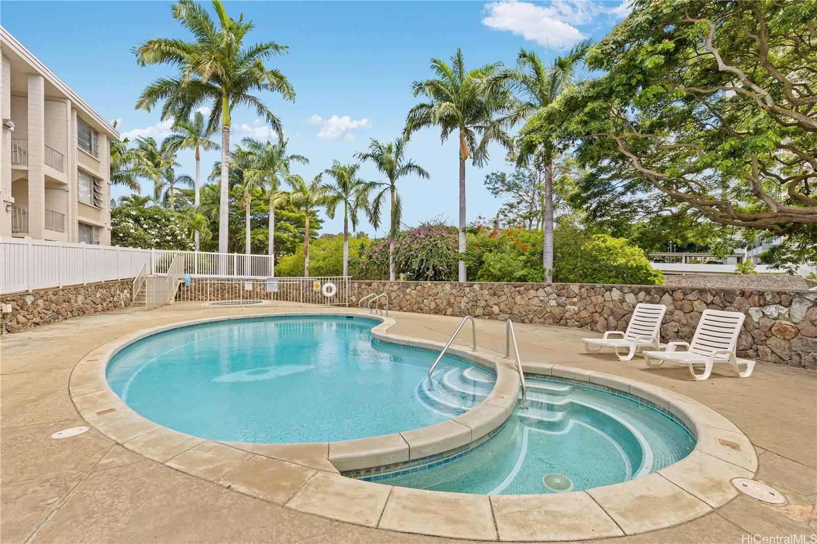 Pearl Ridge Gdns & Twr condo # 3-103, Aiea, Hawaii - photo 8 of 10