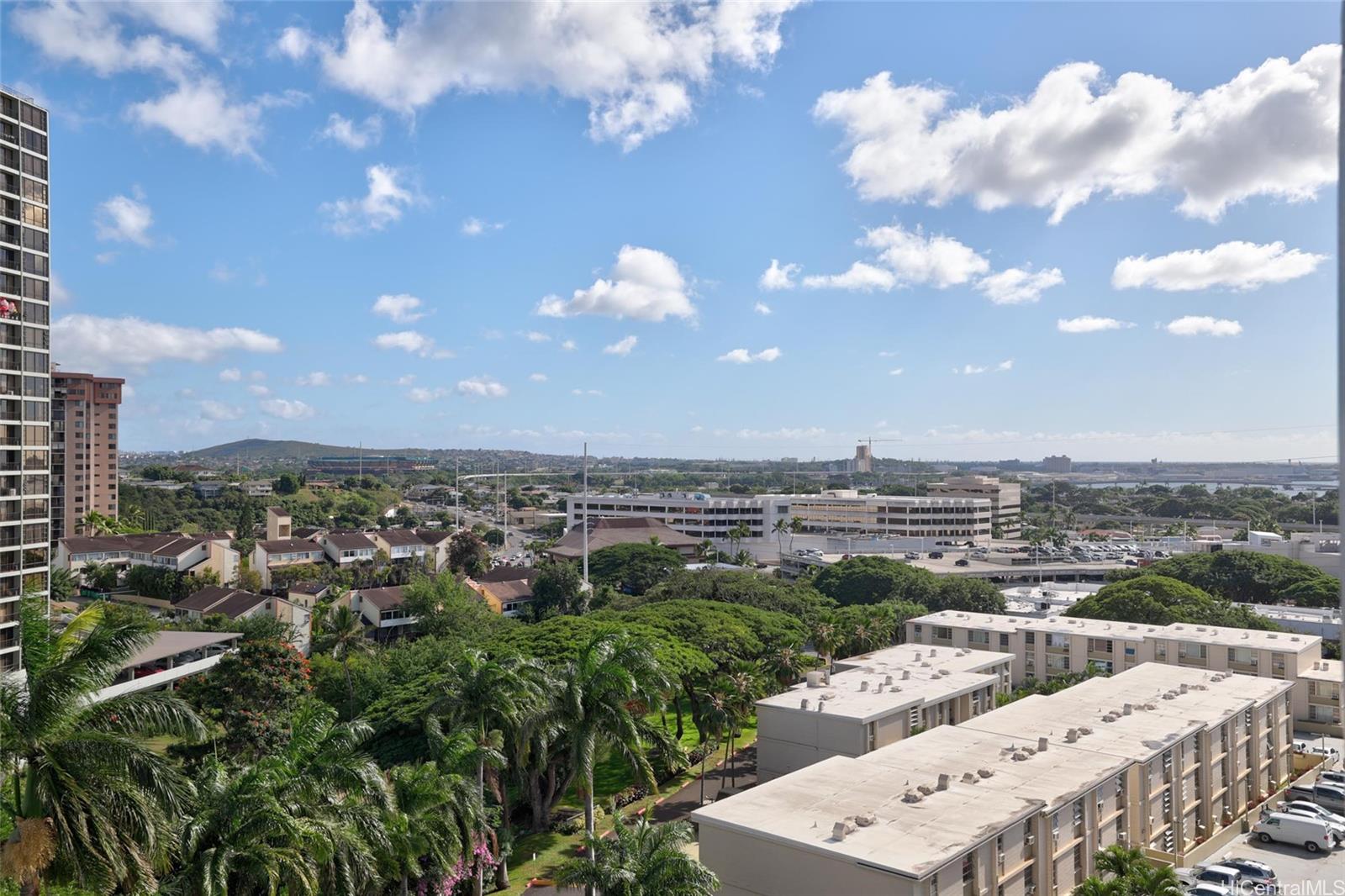 Pearl Ridge Gdns & Twr condo # 1008, Aiea, Hawaii - photo 17 of 25