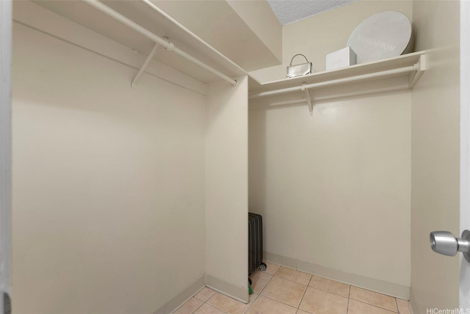 Pearl Ridge Gdns & Twr condo # 1502, Aiea, Hawaii - photo 15 of 20