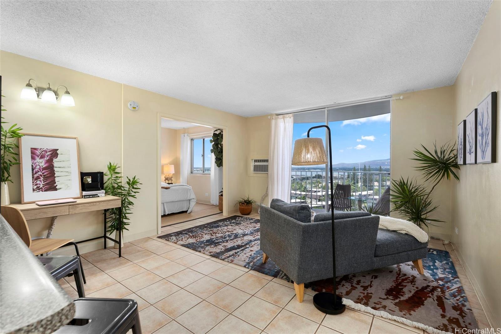 Pearl Ridge Gdns & Twr condo # 1502, Aiea, Hawaii - photo 2 of 20