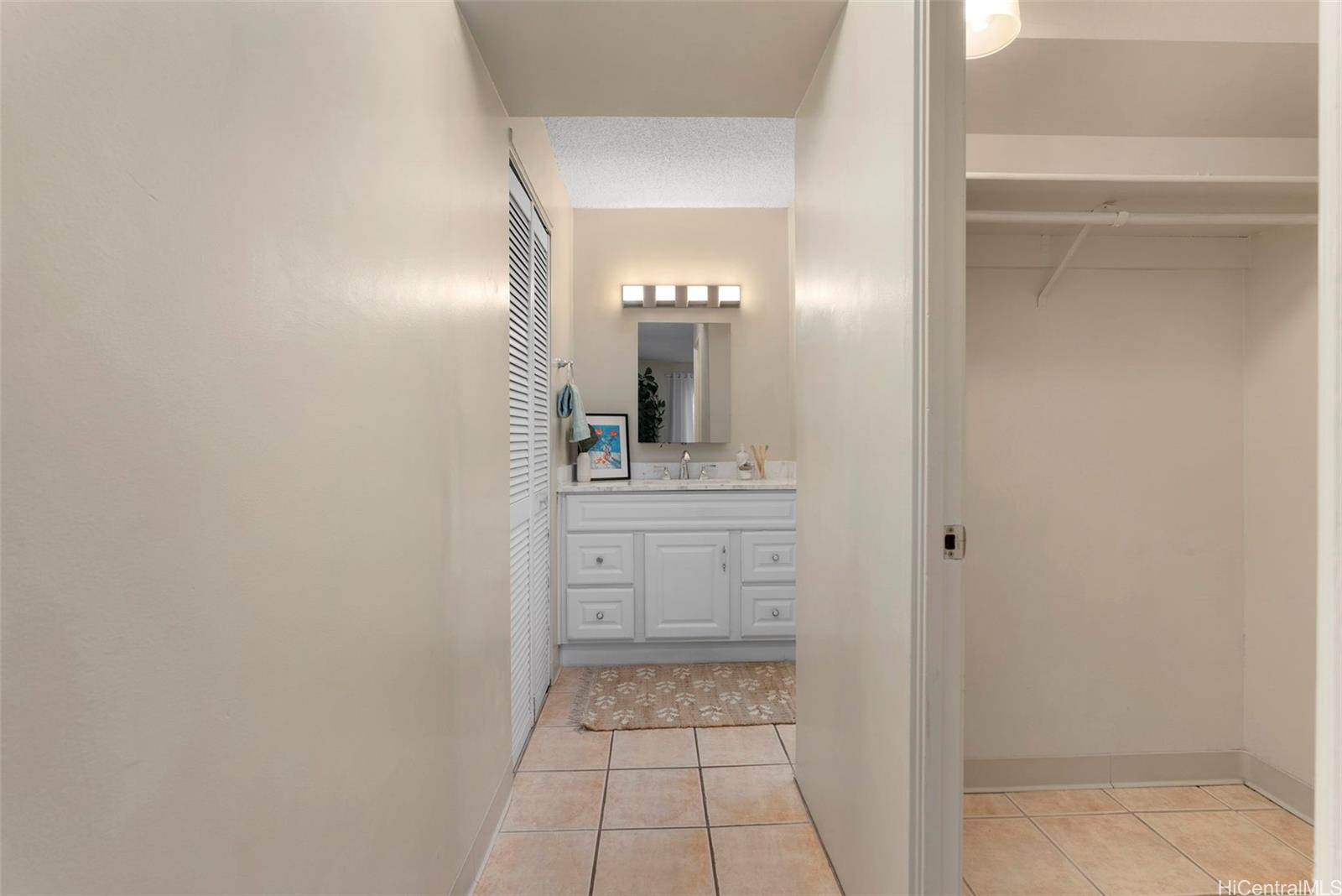 Pearl Ridge Gdns & Twr condo # 1502, Aiea, Hawaii - photo 13 of 20