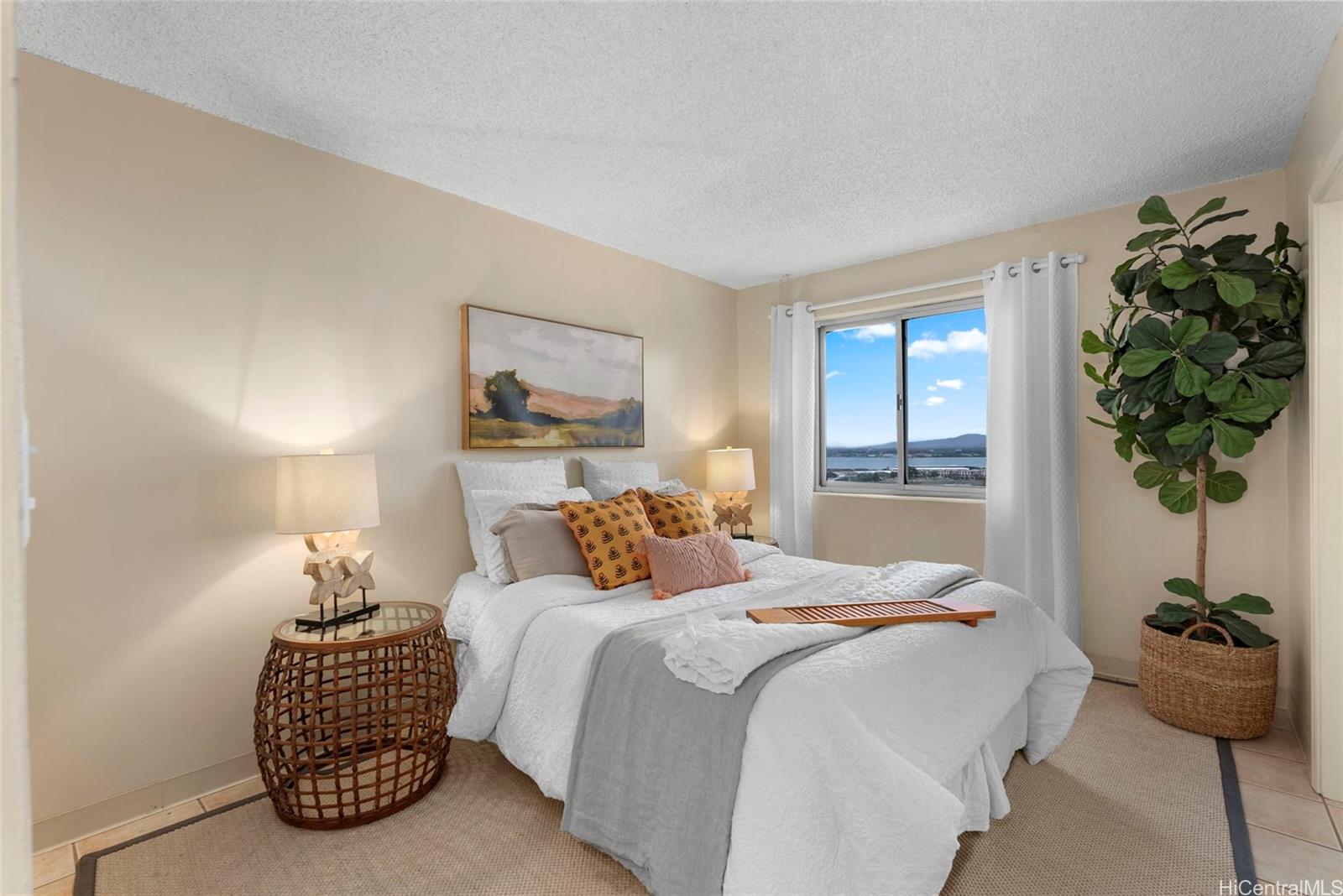 Pearl Ridge Gdns & Twr condo # 1502, Aiea, Hawaii - photo 3 of 20