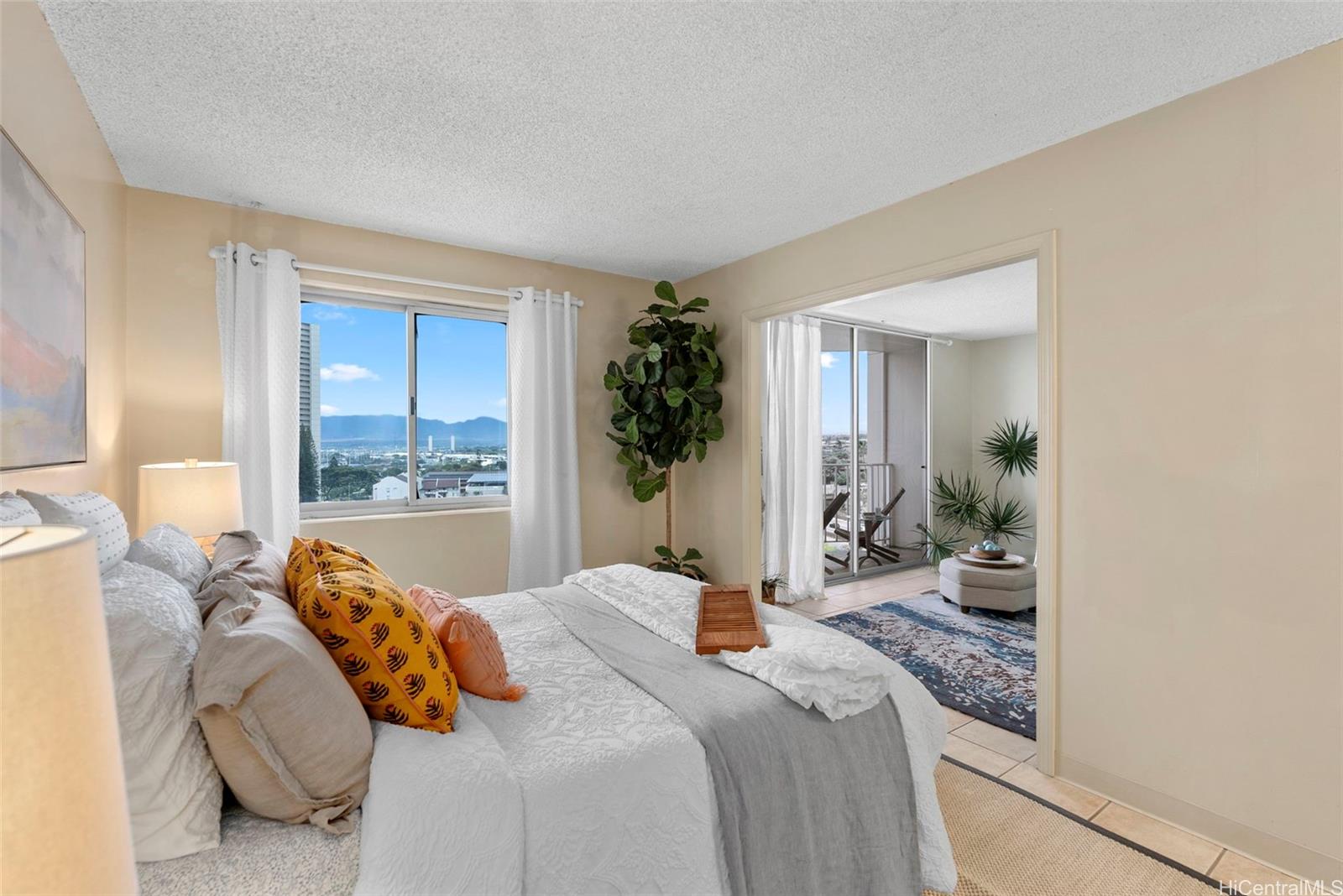 Pearl Ridge Gdns & Twr condo # 1502, Aiea, Hawaii - photo 4 of 20