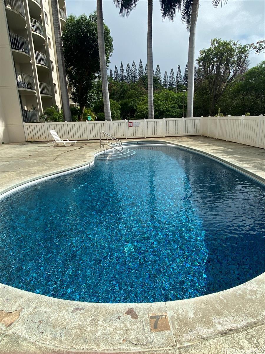 Pearl Ridge Gdns & Twr condo # 2208, Aiea, Hawaii - photo 3 of 20