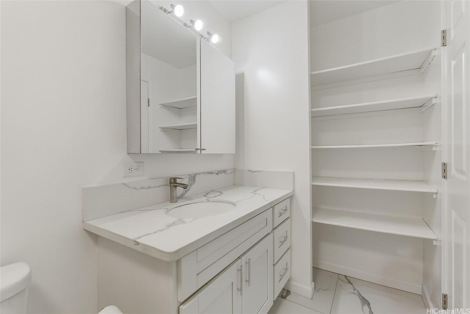 Pearl Ridge Gdns & Twr condo # 7-105, Aiea, Hawaii - photo 11 of 17