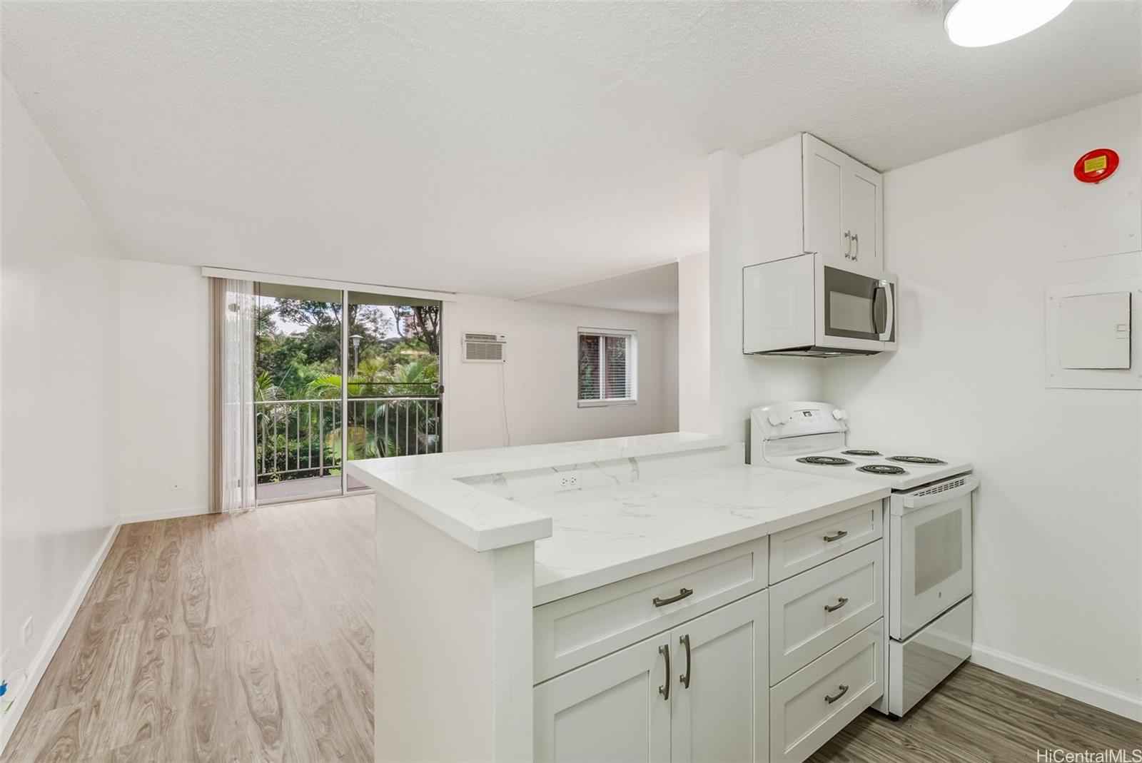 Pearl Ridge Gdns & Twr condo # 7-105, Aiea, Hawaii - photo 9 of 17