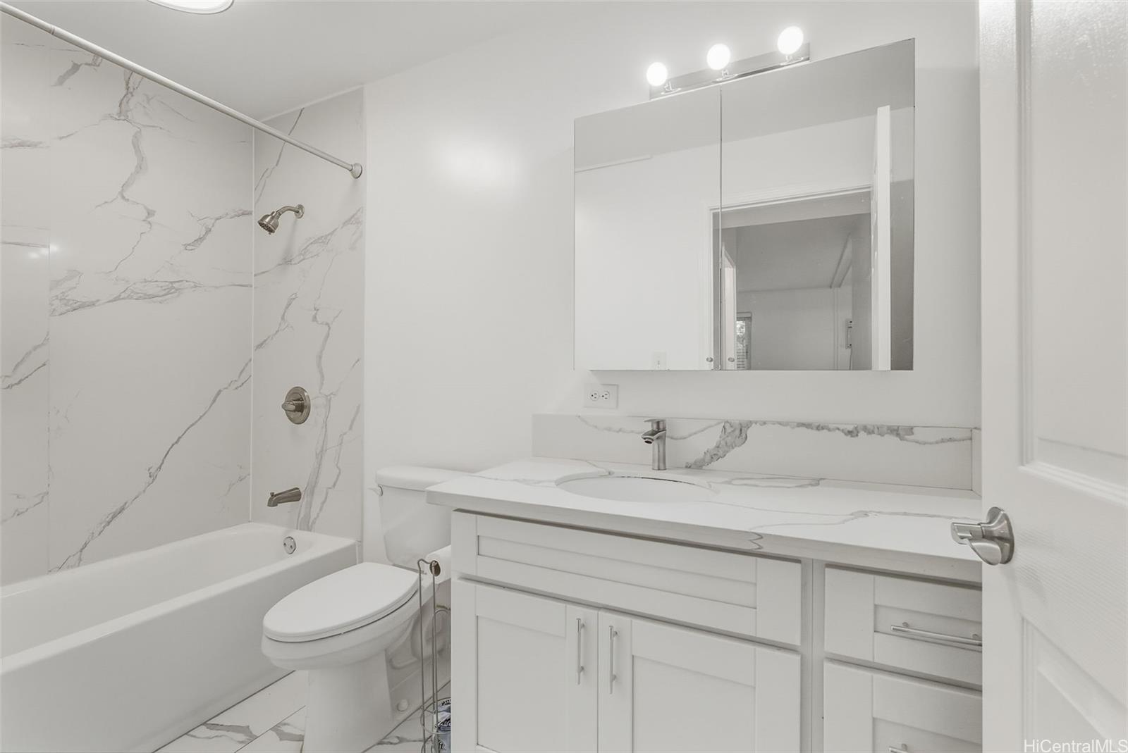 Pearl Ridge Gdns & Twr condo # 7-105, Aiea, Hawaii - photo 10 of 17