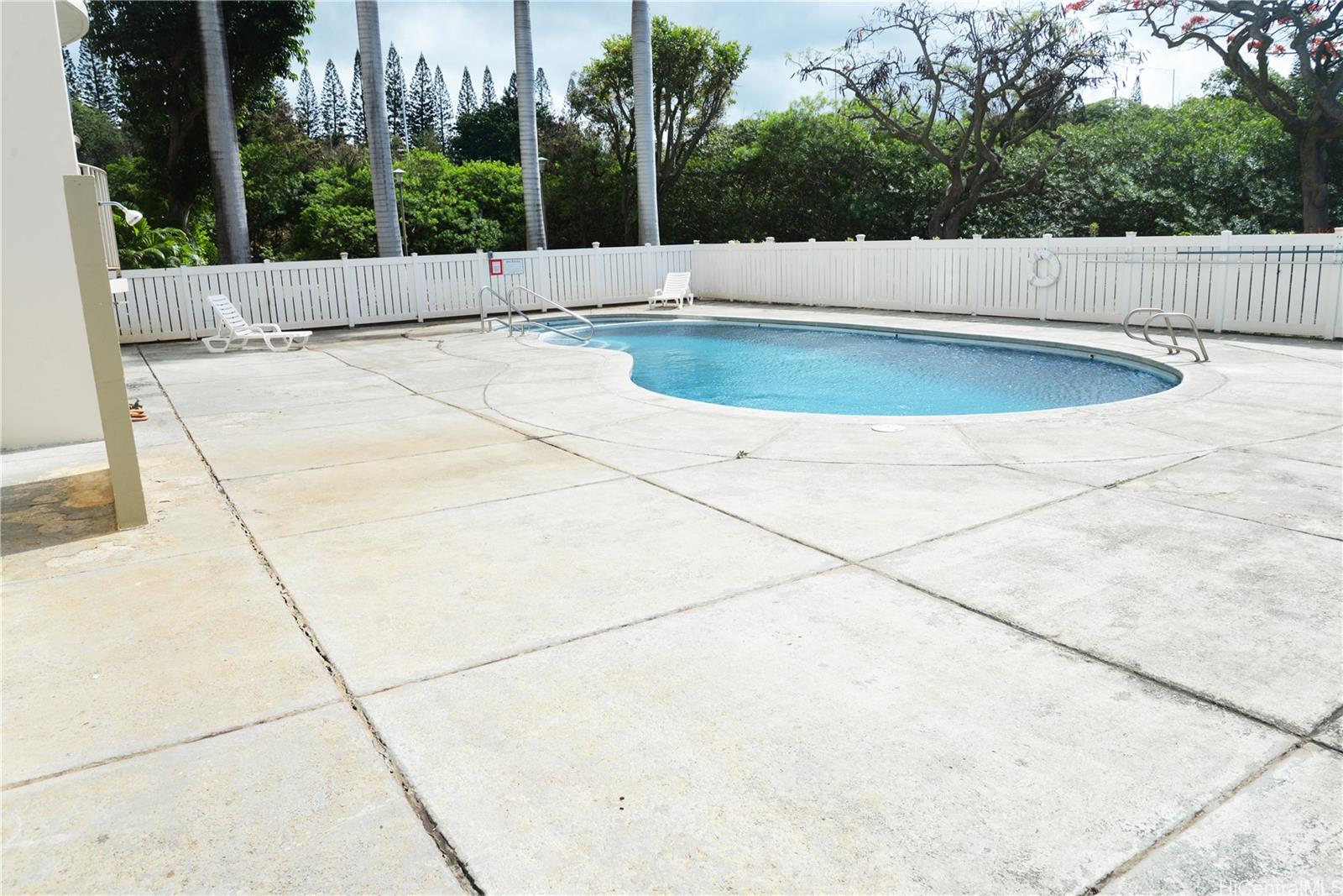 Pearl Ridge Gdns & Twr condo # 7-1706, Aiea, Hawaii - photo 13 of 23