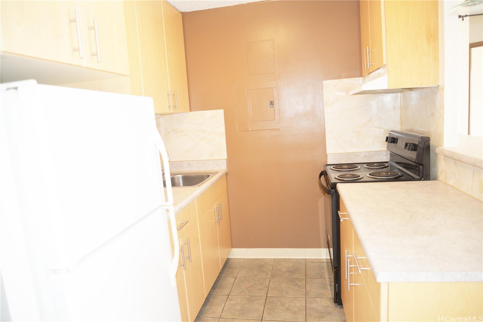 Pearl Ridge Gdns & Twr condo # 7-1706, Aiea, Hawaii - photo 4 of 23