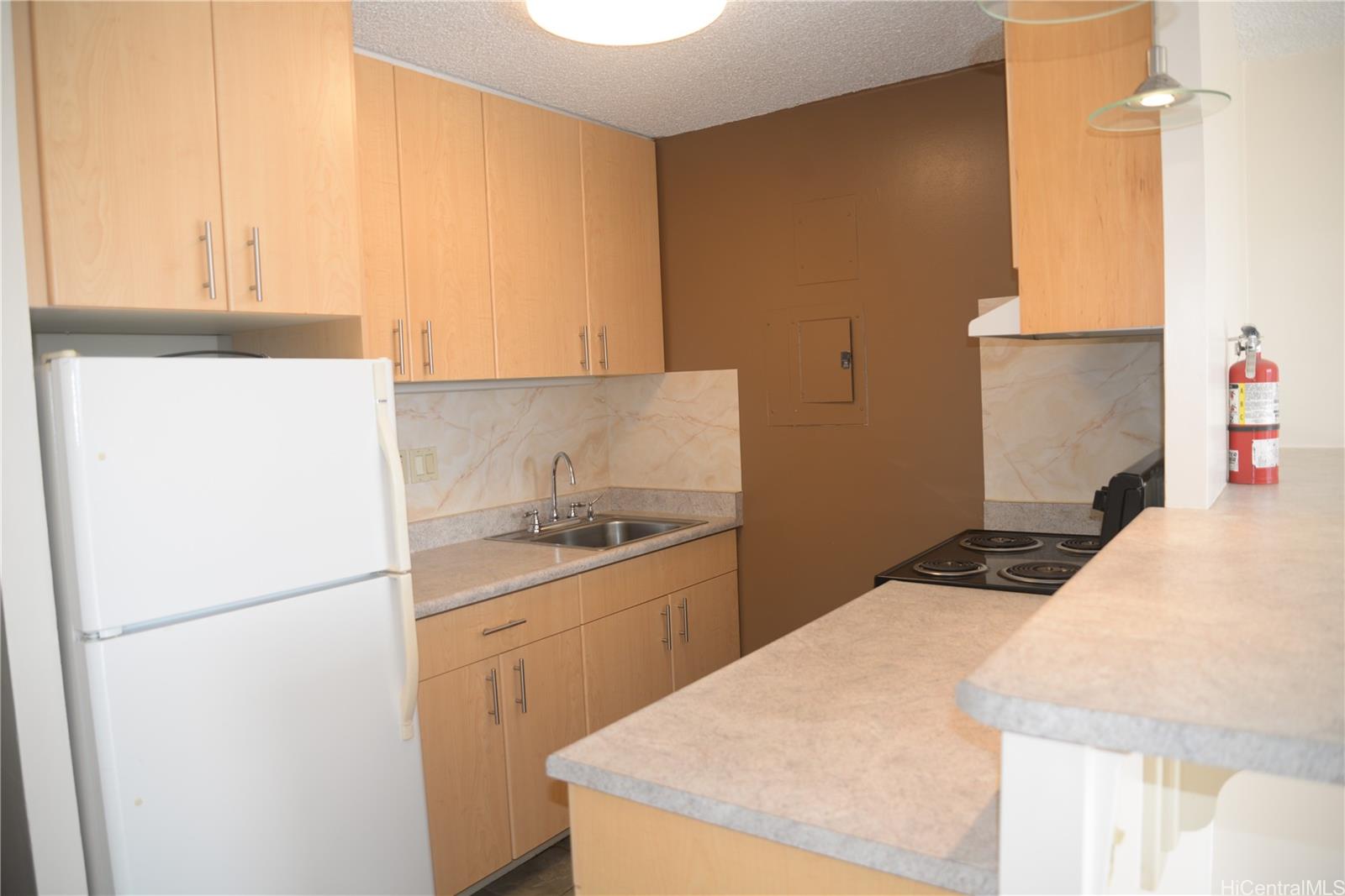 Pearl Ridge Gdns & Twr condo # 7-1706, Aiea, Hawaii - photo 5 of 23