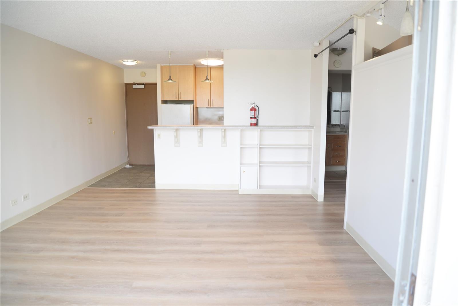 Pearl Ridge Gdns & Twr condo # 7-1706, Aiea, Hawaii - photo 7 of 23