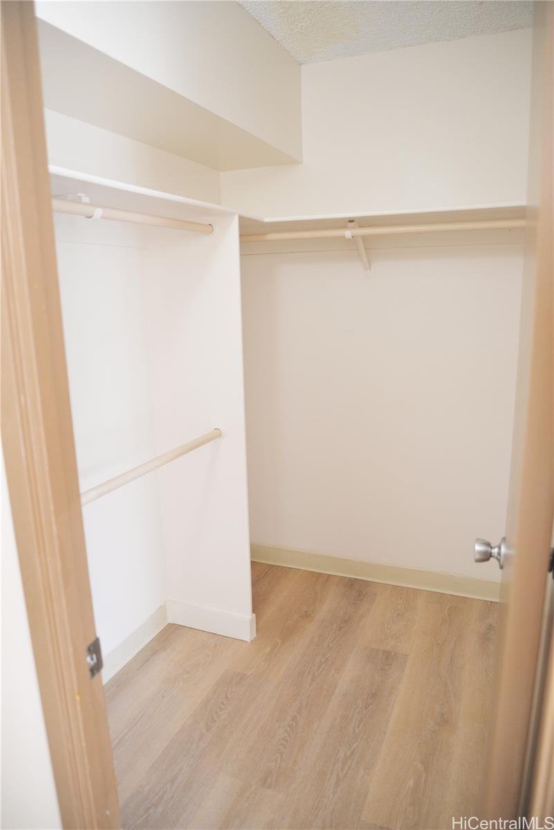 Pearl Ridge Gdns & Twr condo # 7-1706, Aiea, Hawaii - photo 9 of 23