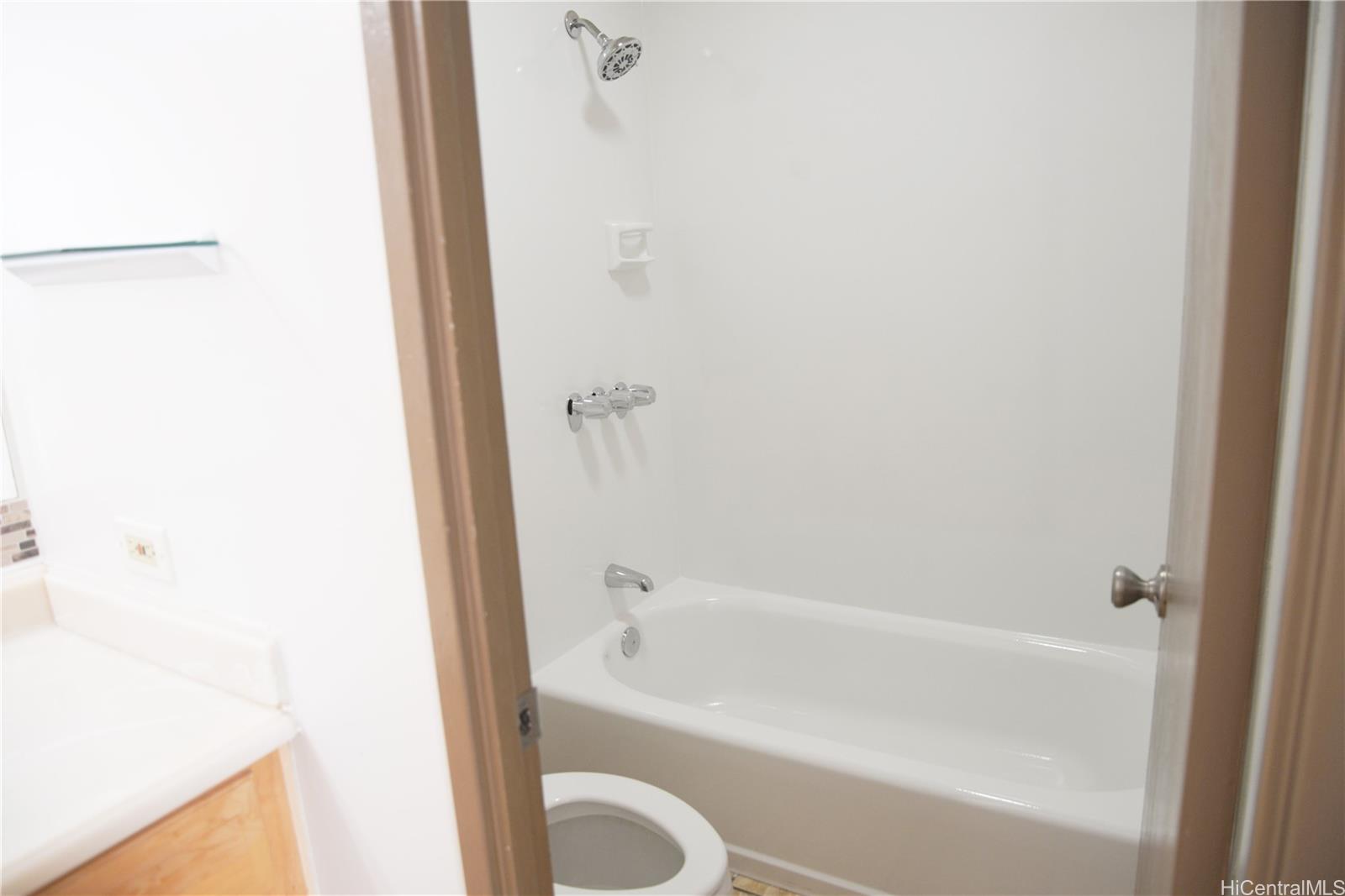 Pearl Ridge Gdns & Twr condo # 7-1706, Aiea, Hawaii - photo 10 of 23