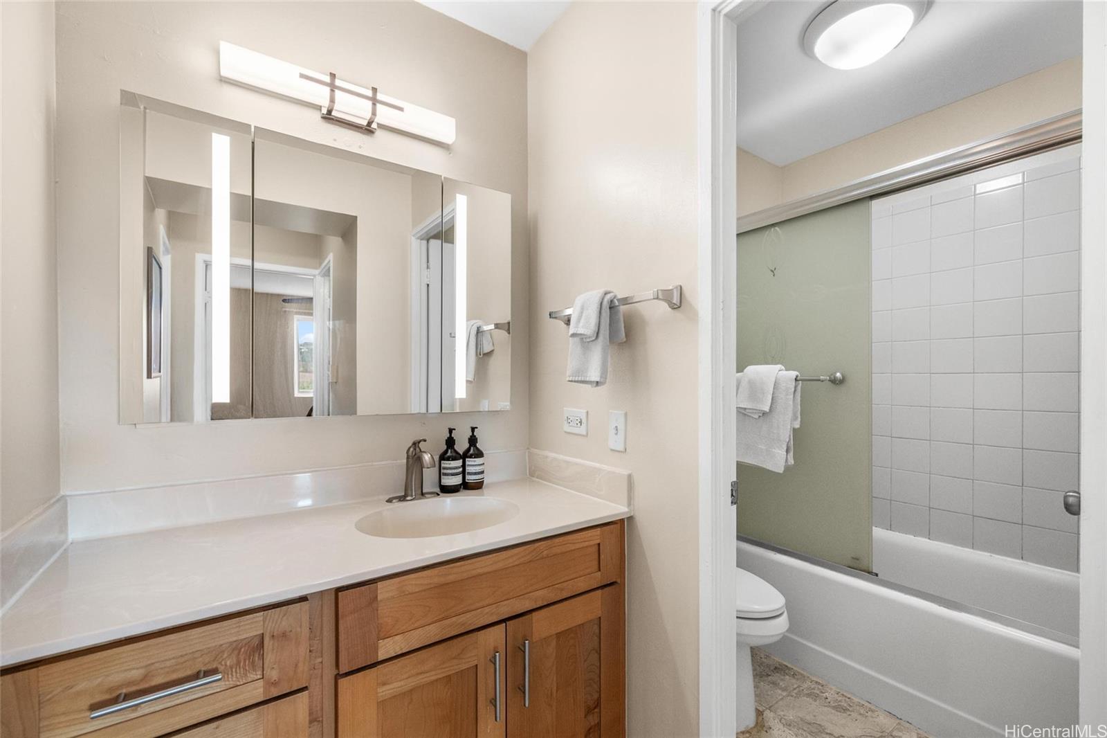 Pearl Ridge Gdns & Twr condo # 7-606, Aiea, Hawaii - photo 10 of 25