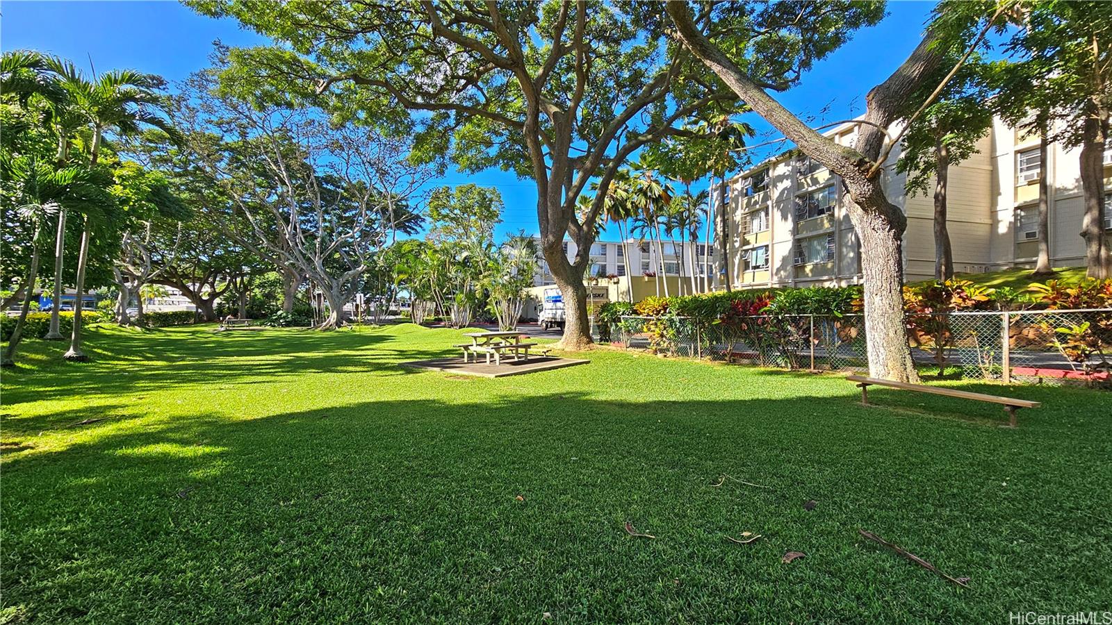 Pearl Ridge Gdns & Twr condo # 7-907, Aiea, Hawaii - photo 21 of 25