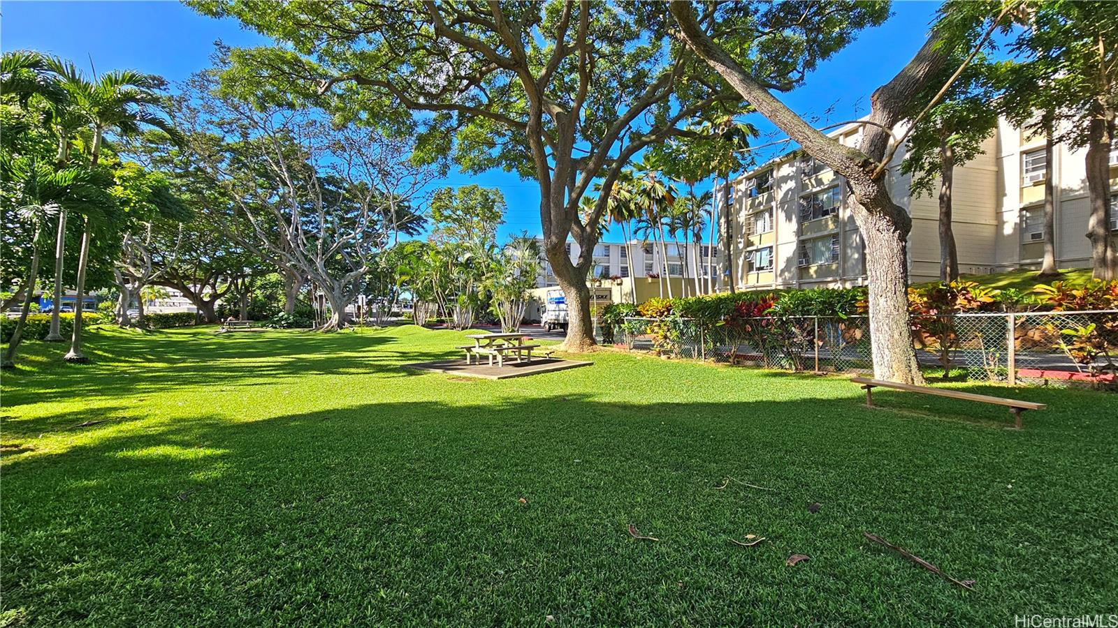 Pearl Ridge Gdns & Twr condo # 7-907, Aiea, Hawaii - photo 20 of 25