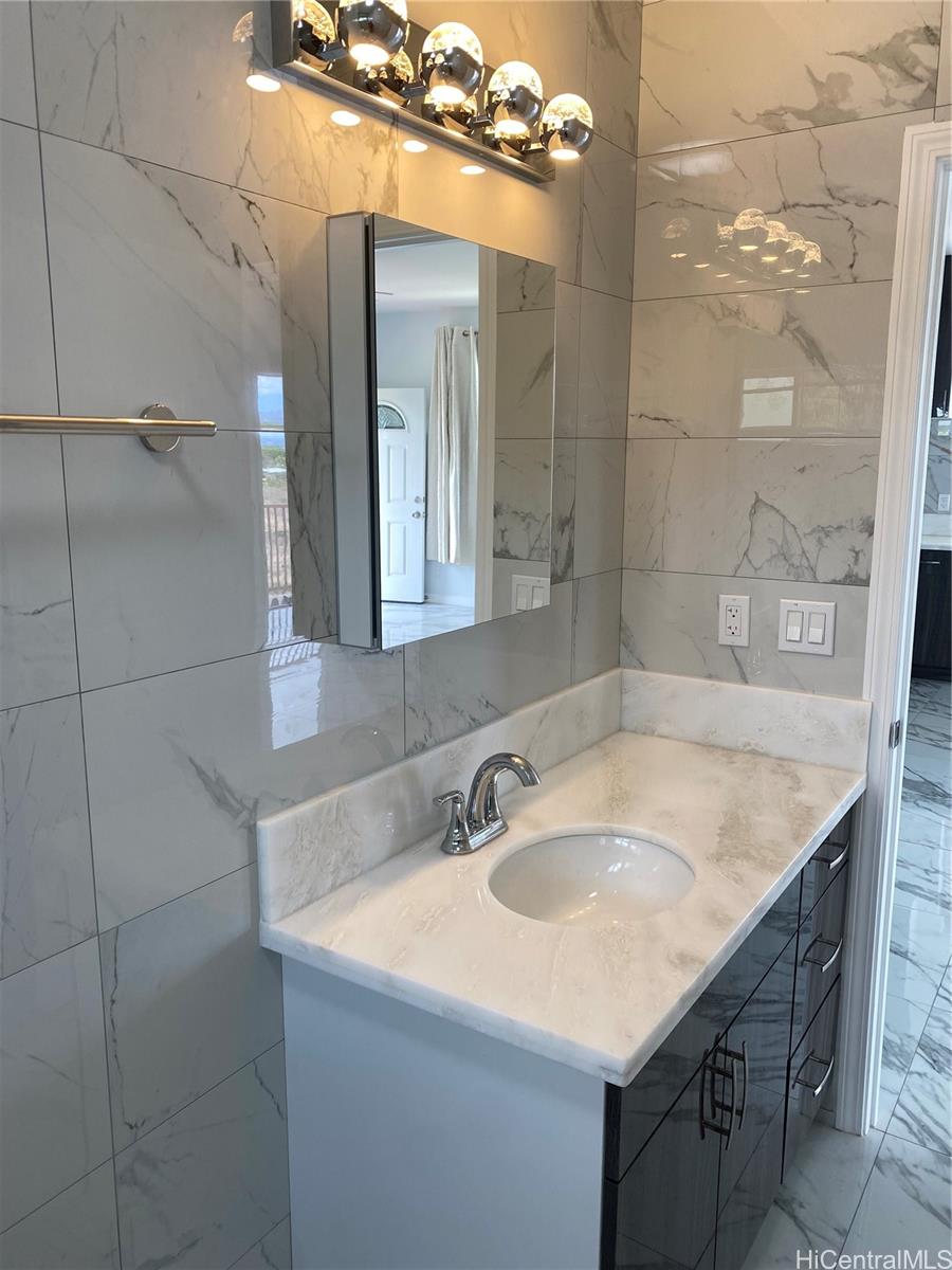 98-1040 Kaamilo Street Aiea - Rental - photo 8 of 10