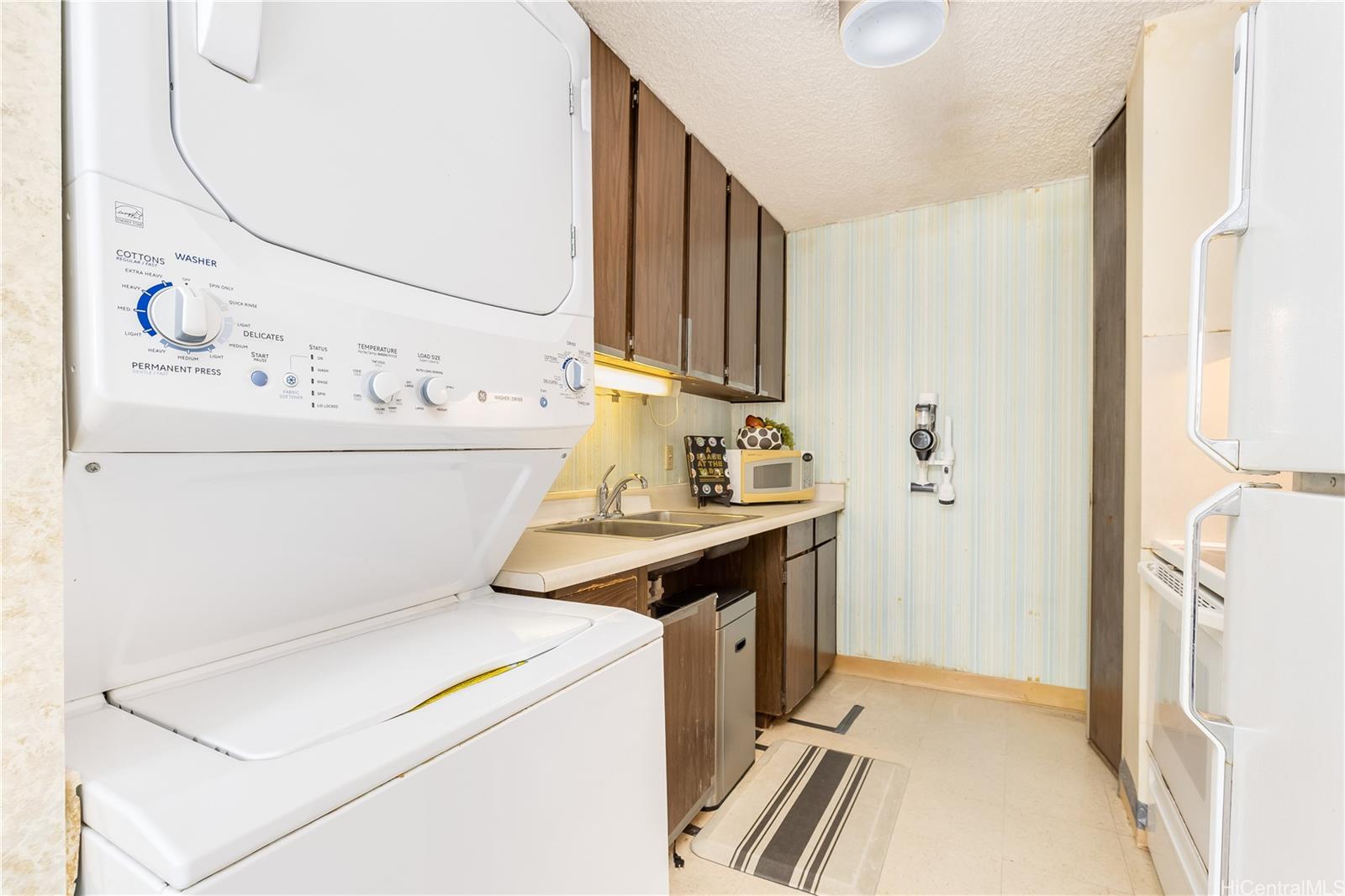 Pearl Ridge Gdns & Twr condo # 1/101, Aiea, Hawaii - photo 6 of 23