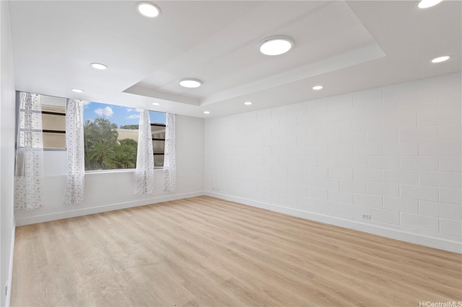 Pearl Ridge Gdns & Twr condo # 1-201, Aiea, Hawaii - photo 2 of 24