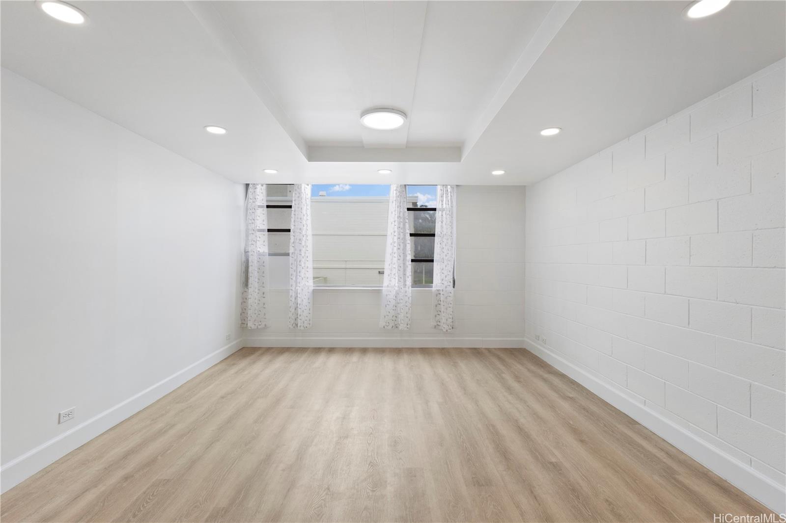 Pearl Ridge Gdns & Twr condo # 1-201, Aiea, Hawaii - photo 3 of 24