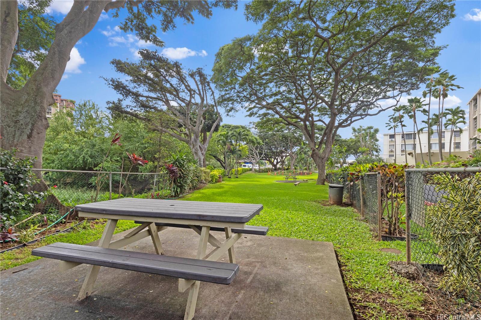 Pearl Ridge Gdns & Twr condo # 1-201, Aiea, Hawaii - photo 22 of 24