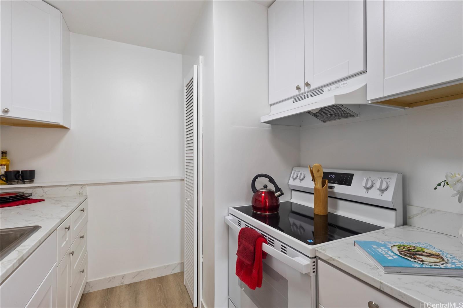 Pearl Ridge Gdns & Twr condo # 1-201, Aiea, Hawaii - photo 10 of 24