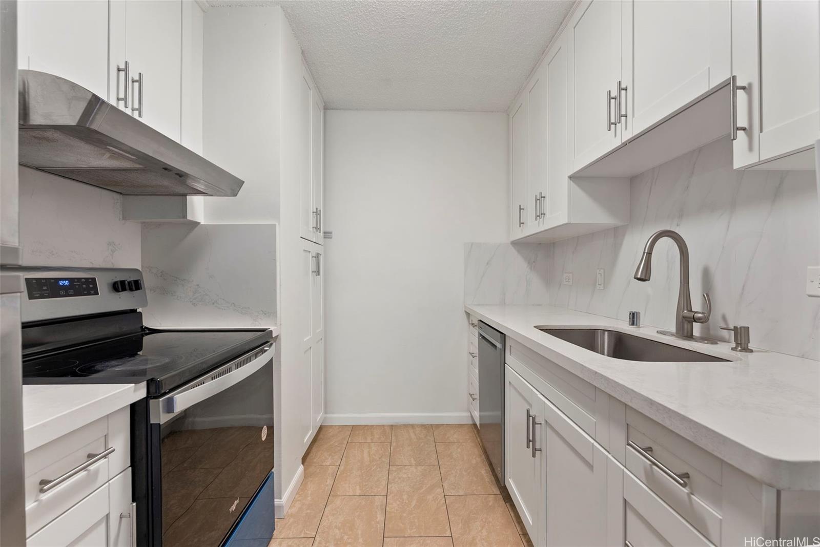 Pearl Ridge Gdns & Twr condo # 2-303, Aiea, Hawaii - photo 2 of 25