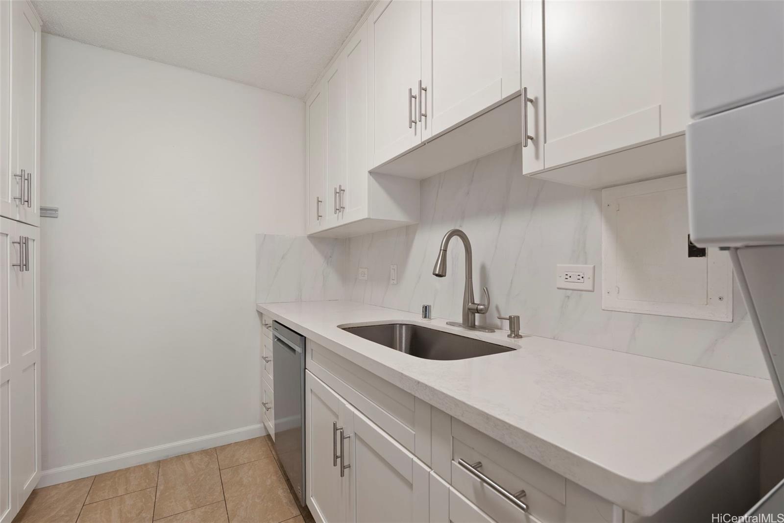 Pearl Ridge Gdns & Twr condo # 2-303, Aiea, Hawaii - photo 3 of 25