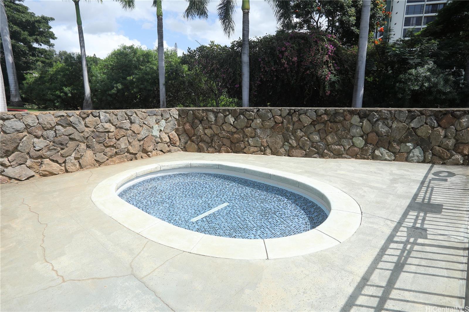 Pearl Ridge Gdns & Twr condo # 2-304, Aiea, Hawaii - photo 15 of 18