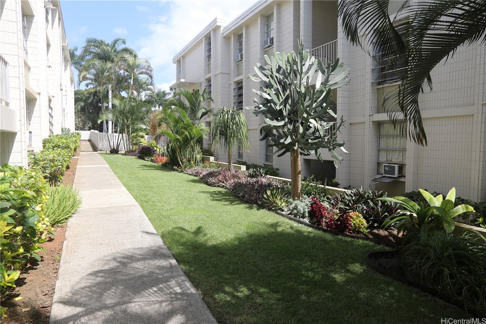 Pearl Ridge Gdns & Twr condo # 2-304, Aiea, Hawaii - photo 3 of 18