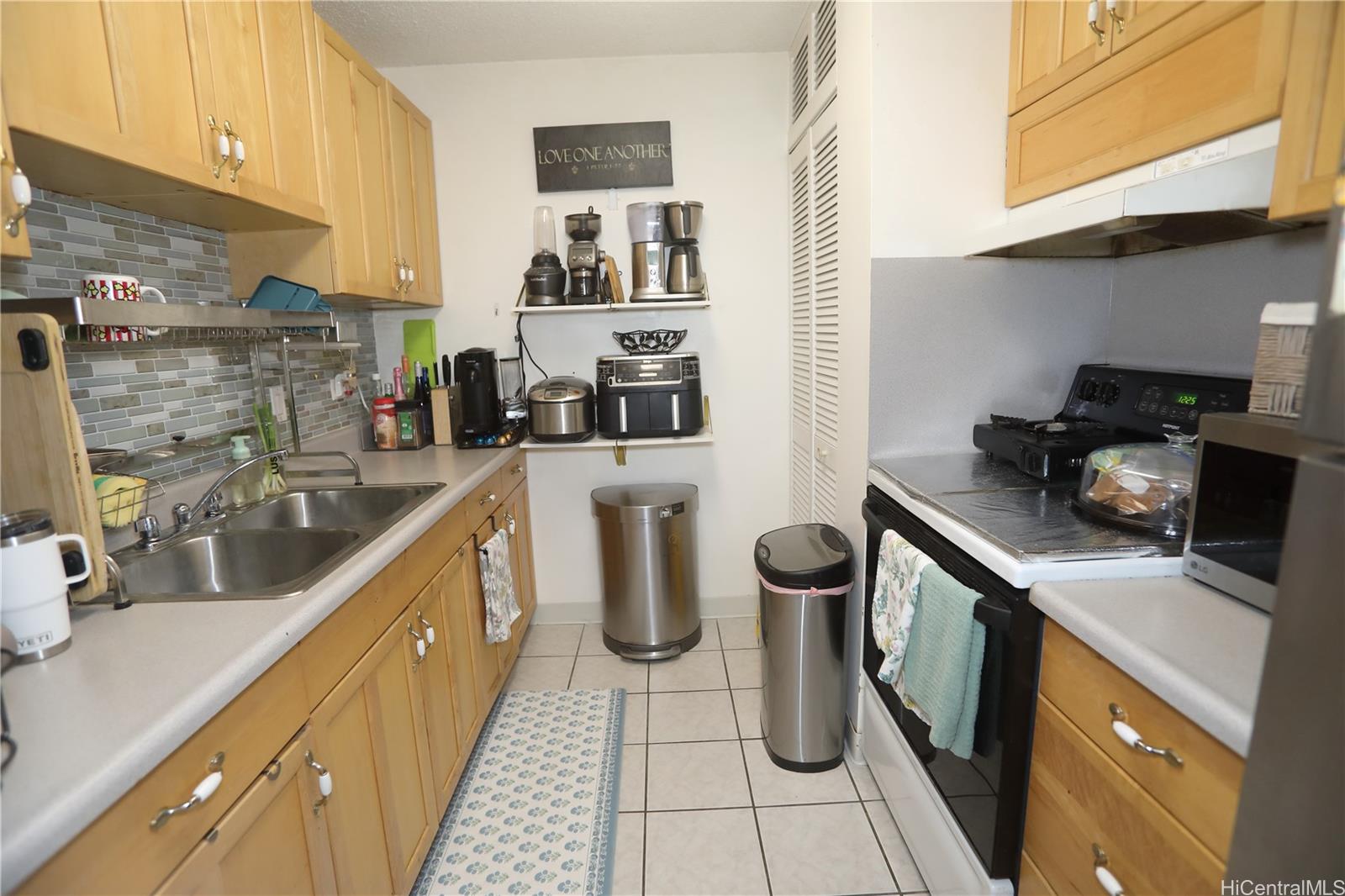 Pearl Ridge Gdns & Twr condo # 2-304, Aiea, Hawaii - photo 7 of 18