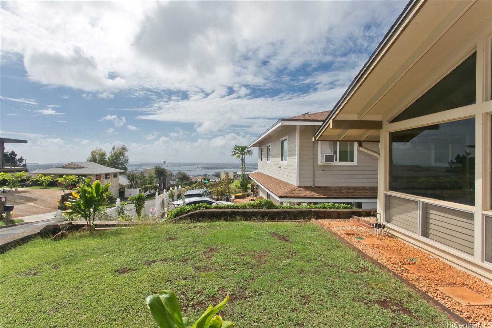 98-1156  Iliee Street Aiea Heights, PearlCity home - photo 3 of 9
