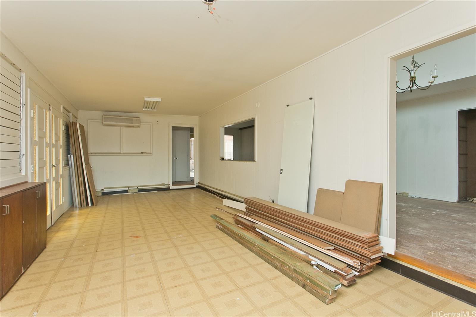 98-1156  Iliee Street Aiea Heights, PearlCity home - photo 6 of 9