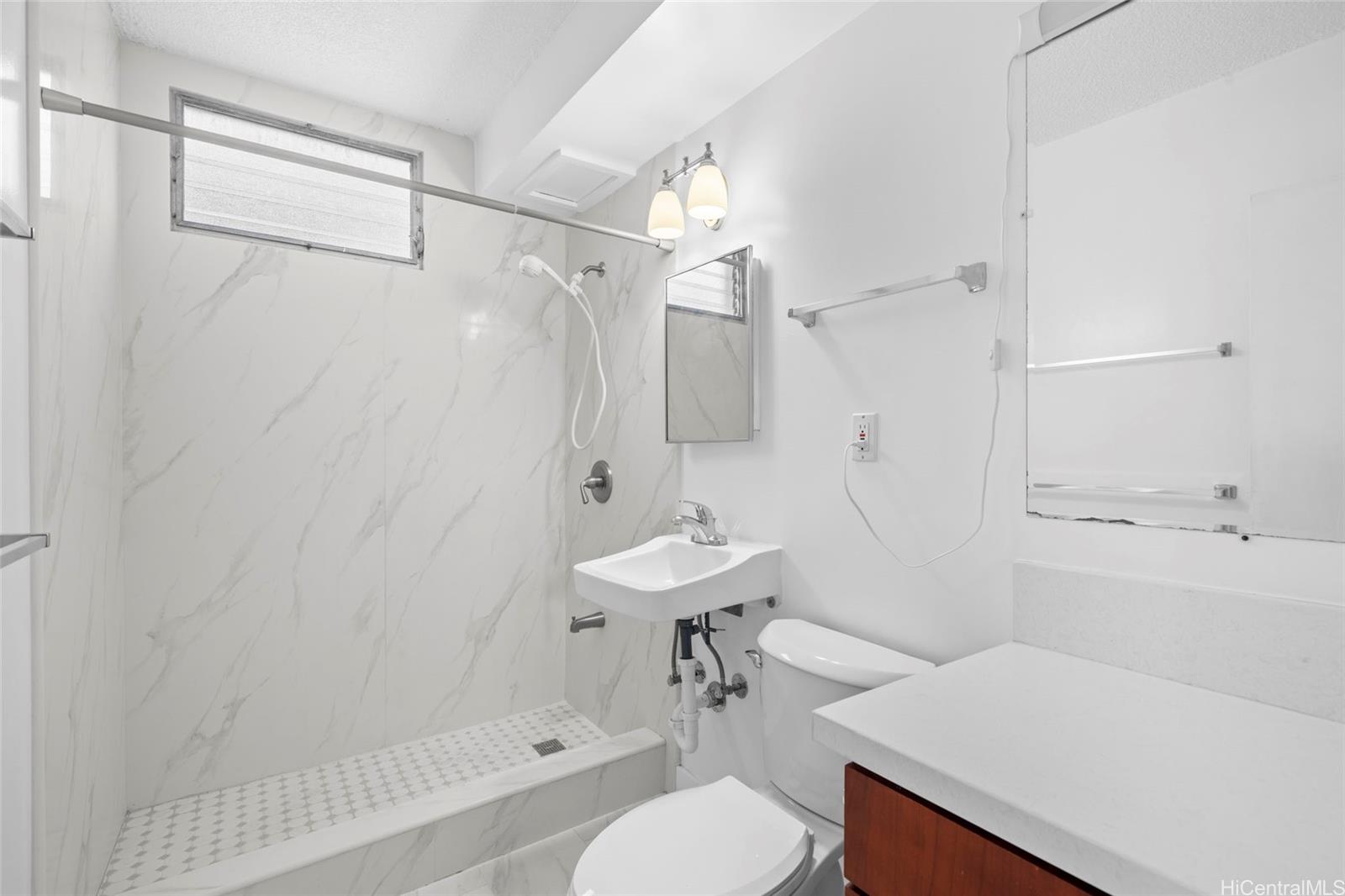 Pearl Manor Apts condo # 204, Aiea, Hawaii - photo 7 of 11