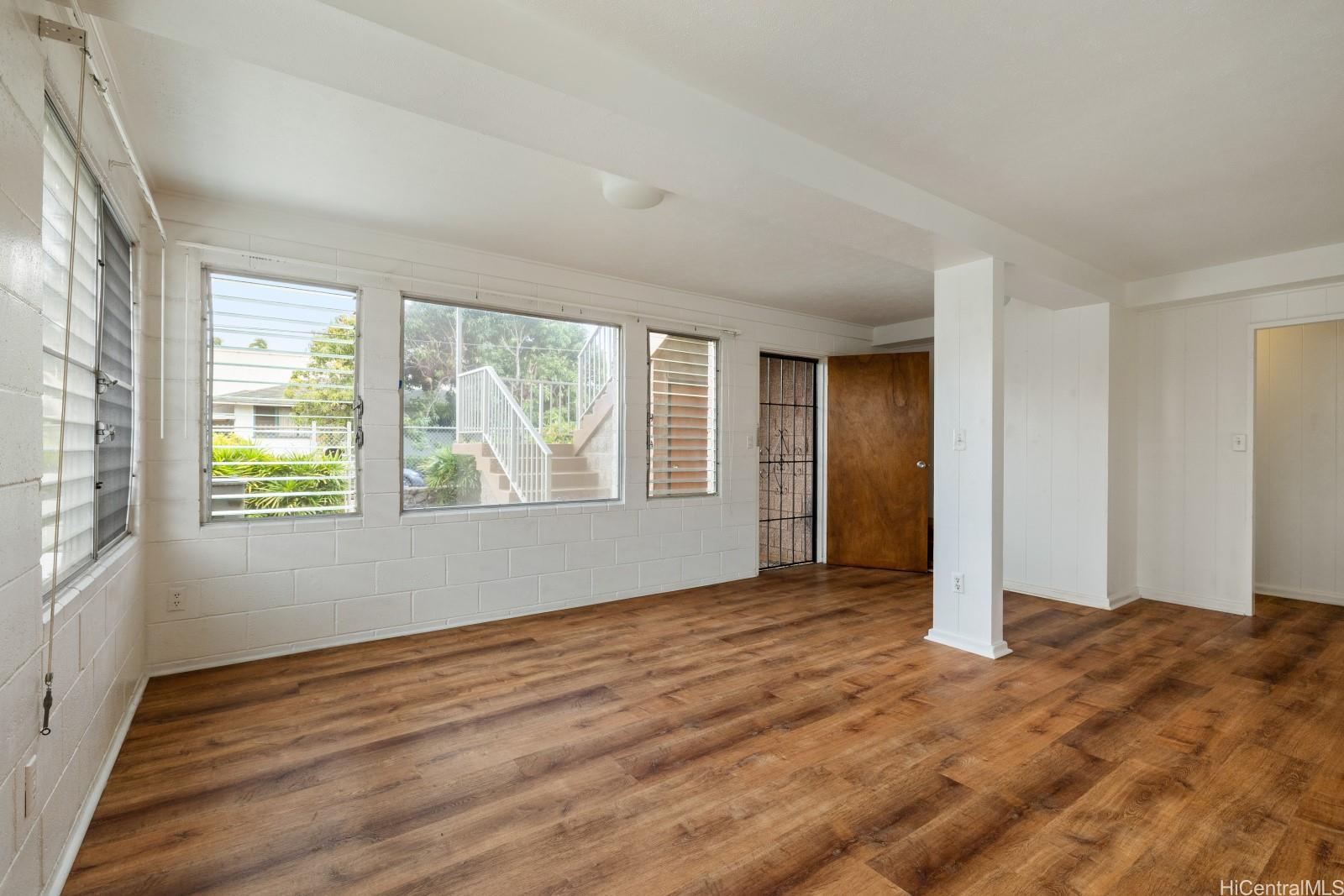 98-121  Kihale Pl Aiea Area, PearlCity home - photo 3 of 25