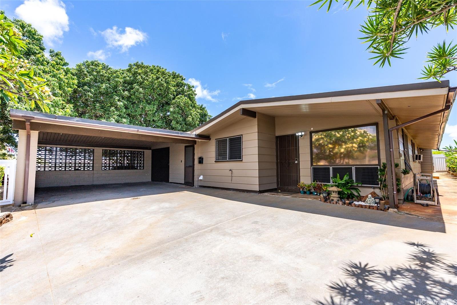98-1225  Ulune Street Aiea Heights, PearlCity home - photo 3 of 25