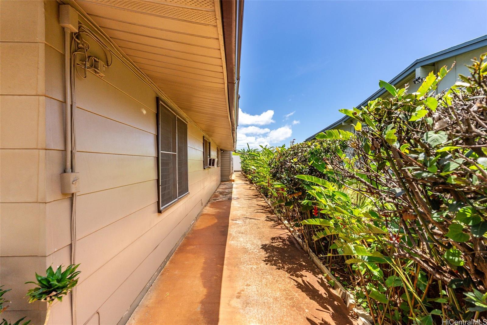 98-1225  Ulune Street Aiea Heights, PearlCity home - photo 23 of 25