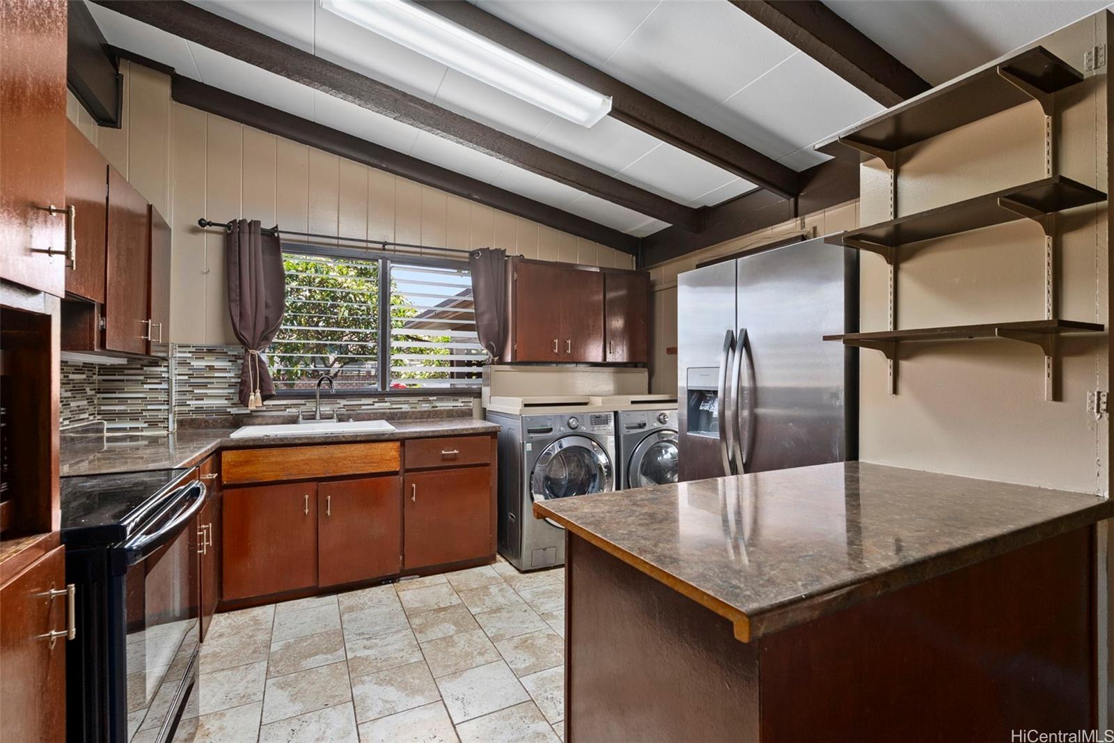 98-1225  Ulune Street Aiea Heights, PearlCity home - photo 7 of 25