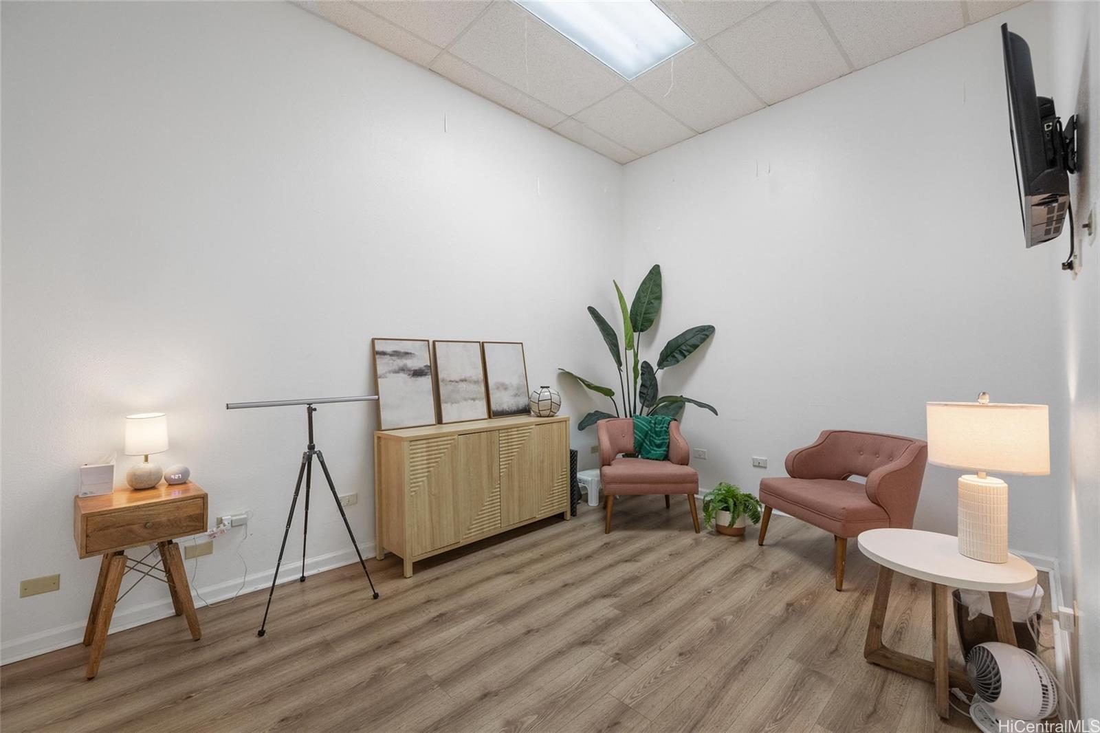 98-1247 Kaahumanu St Aiea Oahu commercial real estate photo4 of 10