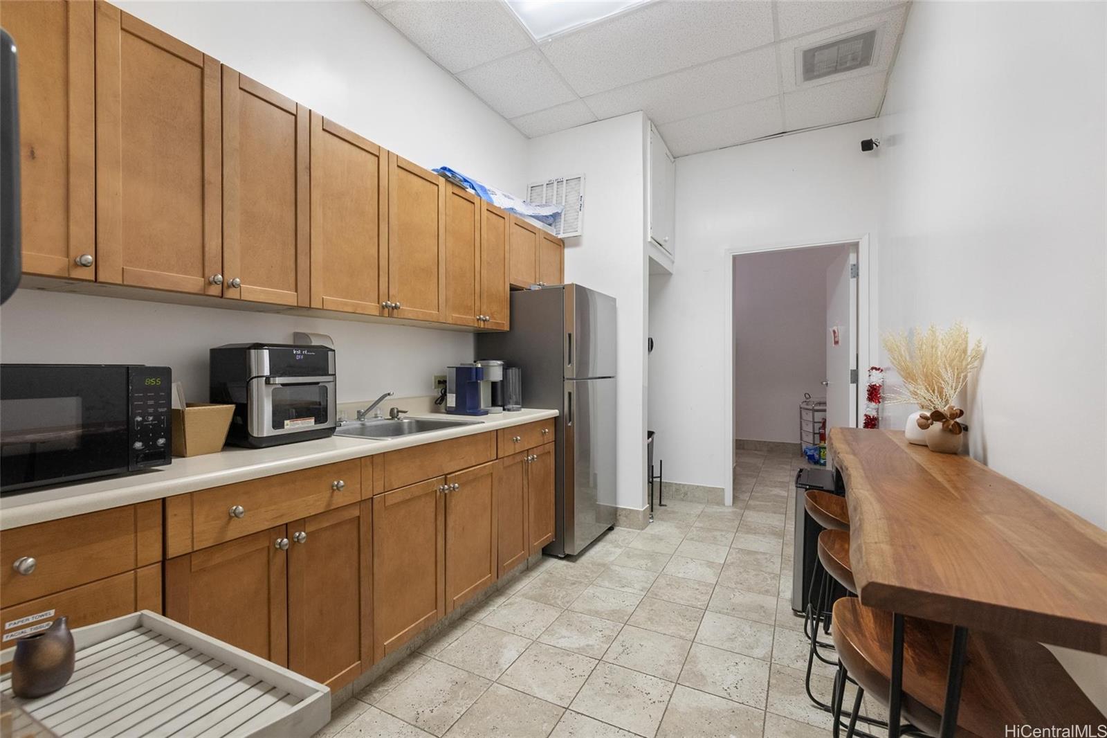 98-1247 Kaahumanu St Aiea Oahu commercial real estate photo6 of 10