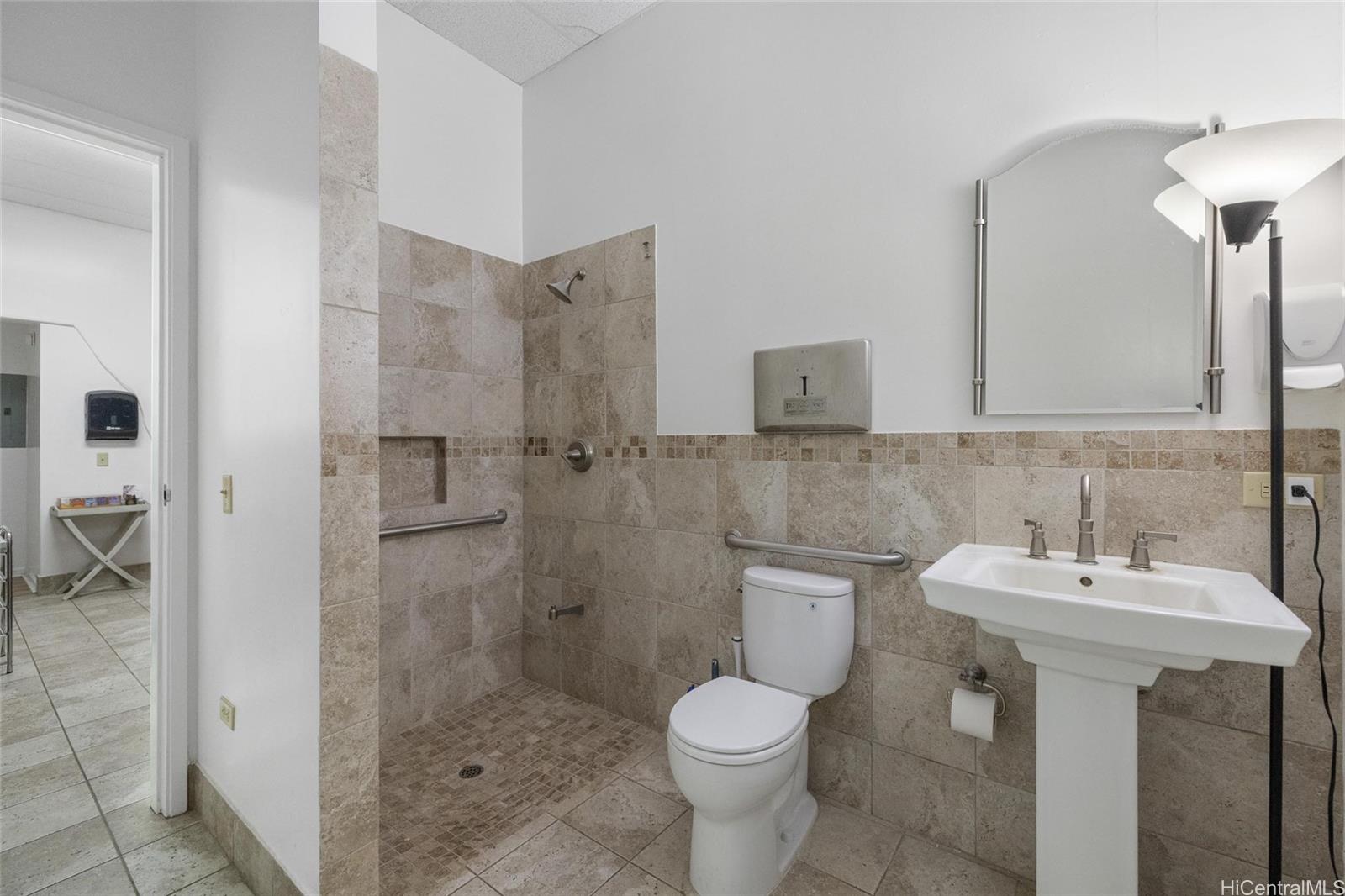 98-1247 Kaahumanu St Aiea Oahu commercial real estate photo7 of 10