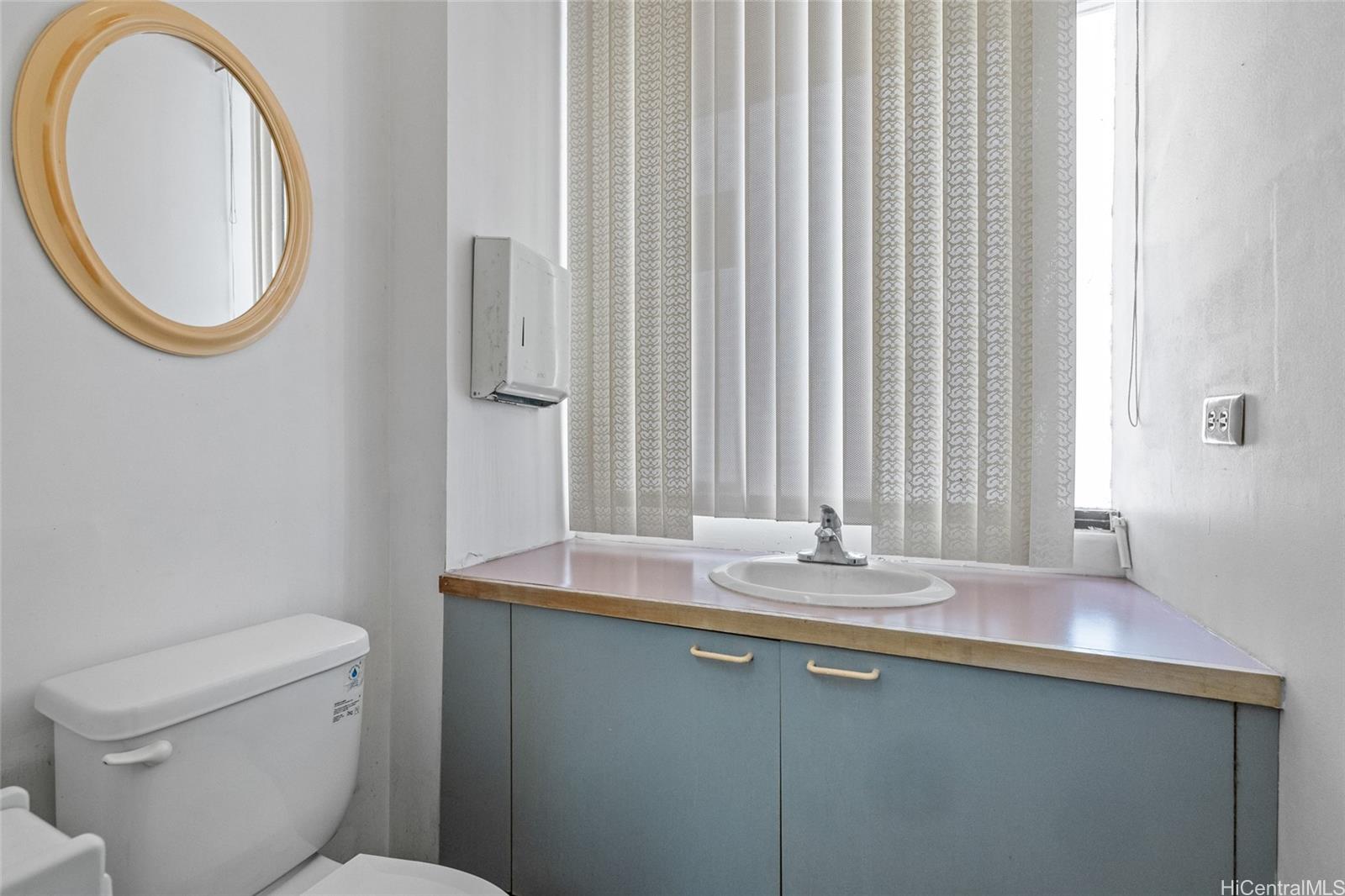 98-1247 Kaahumanu St Aiea Oahu commercial real estate photo7 of 15