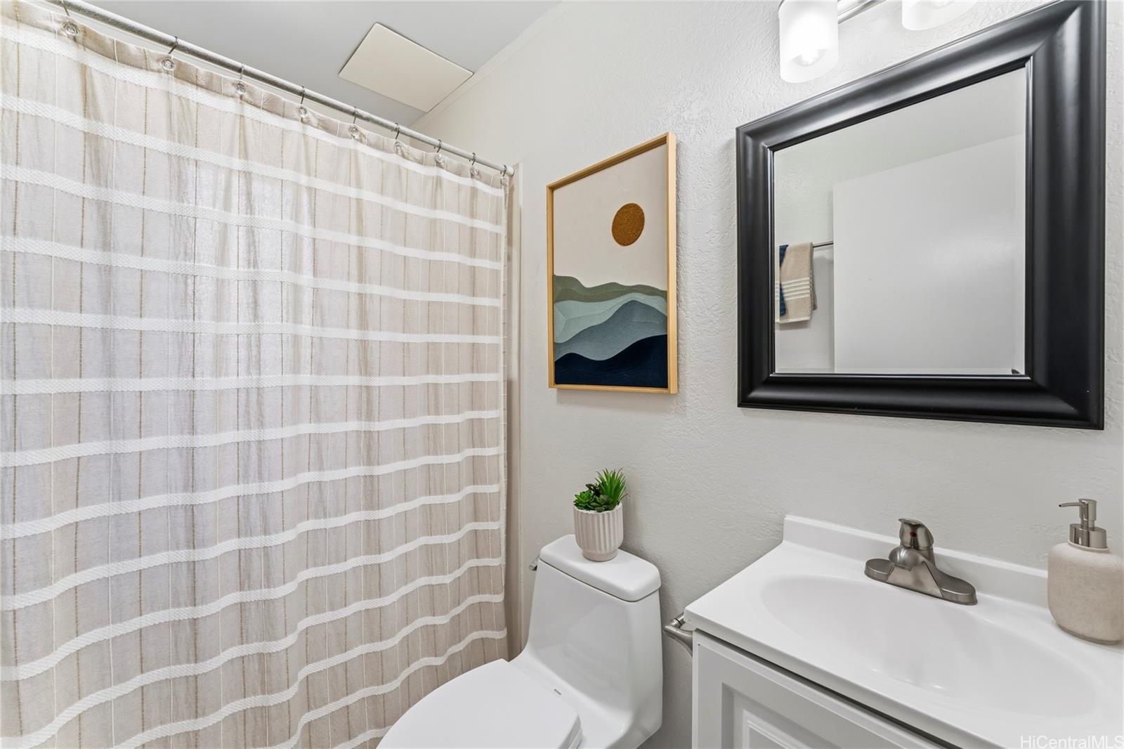 Waiau Gardens townhouse # C, Pearl City, Hawaii - photo 11 of 24