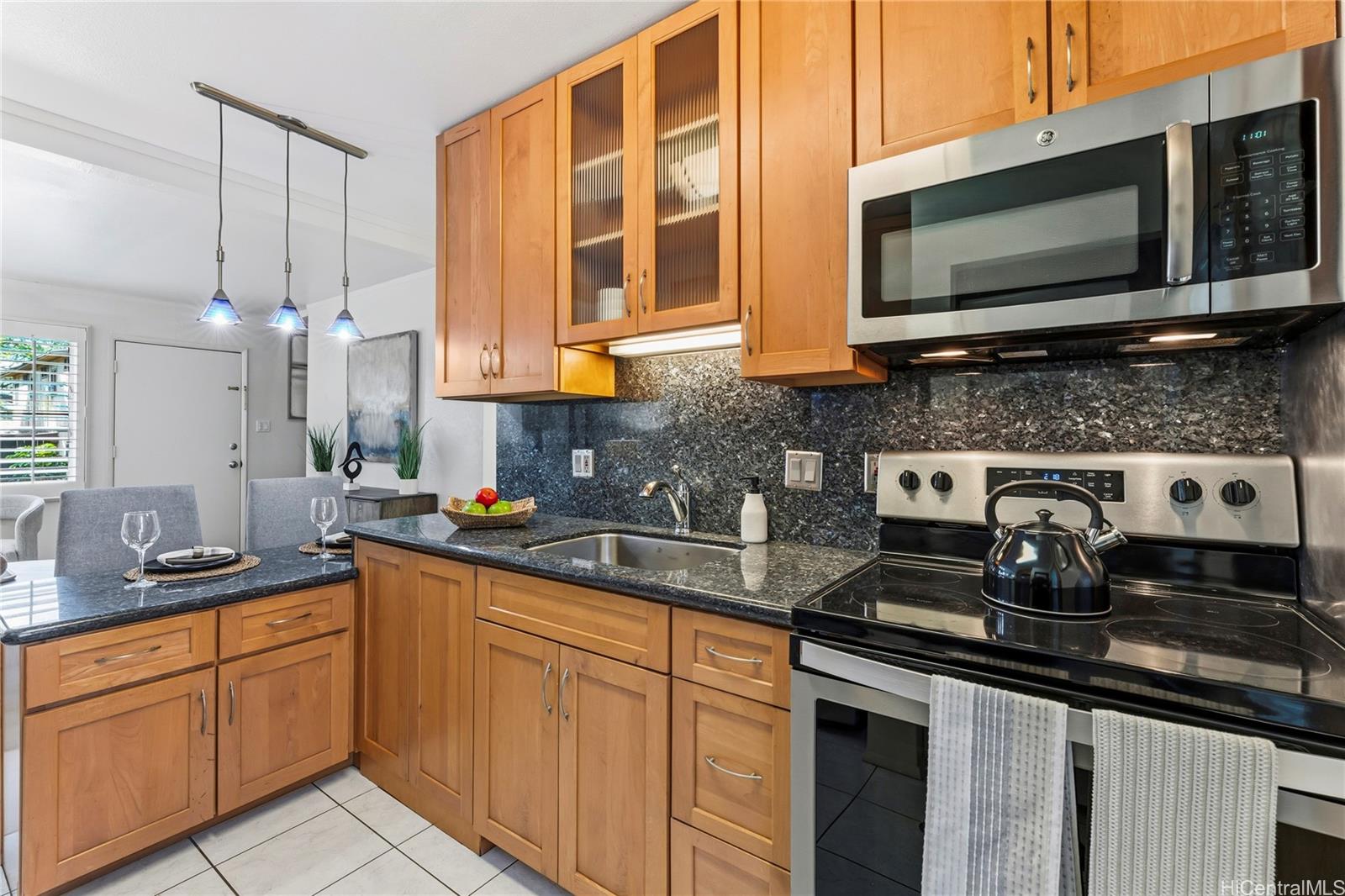 Waiau Gardens townhouse # C, Pearl City, Hawaii - photo 7 of 24