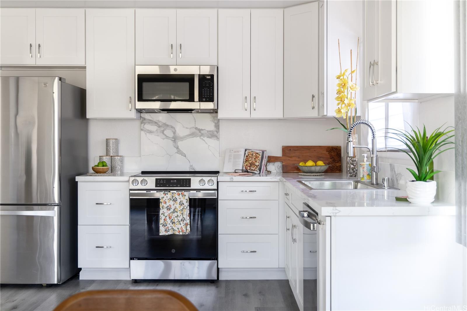 98-1327  Hoohiki St Waiau, PearlCity home - photo 9 of 25