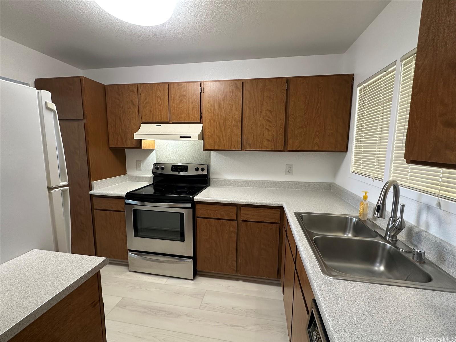 98-1379 Koaheahe Place Pearl City - Rental - photo 4 of 24