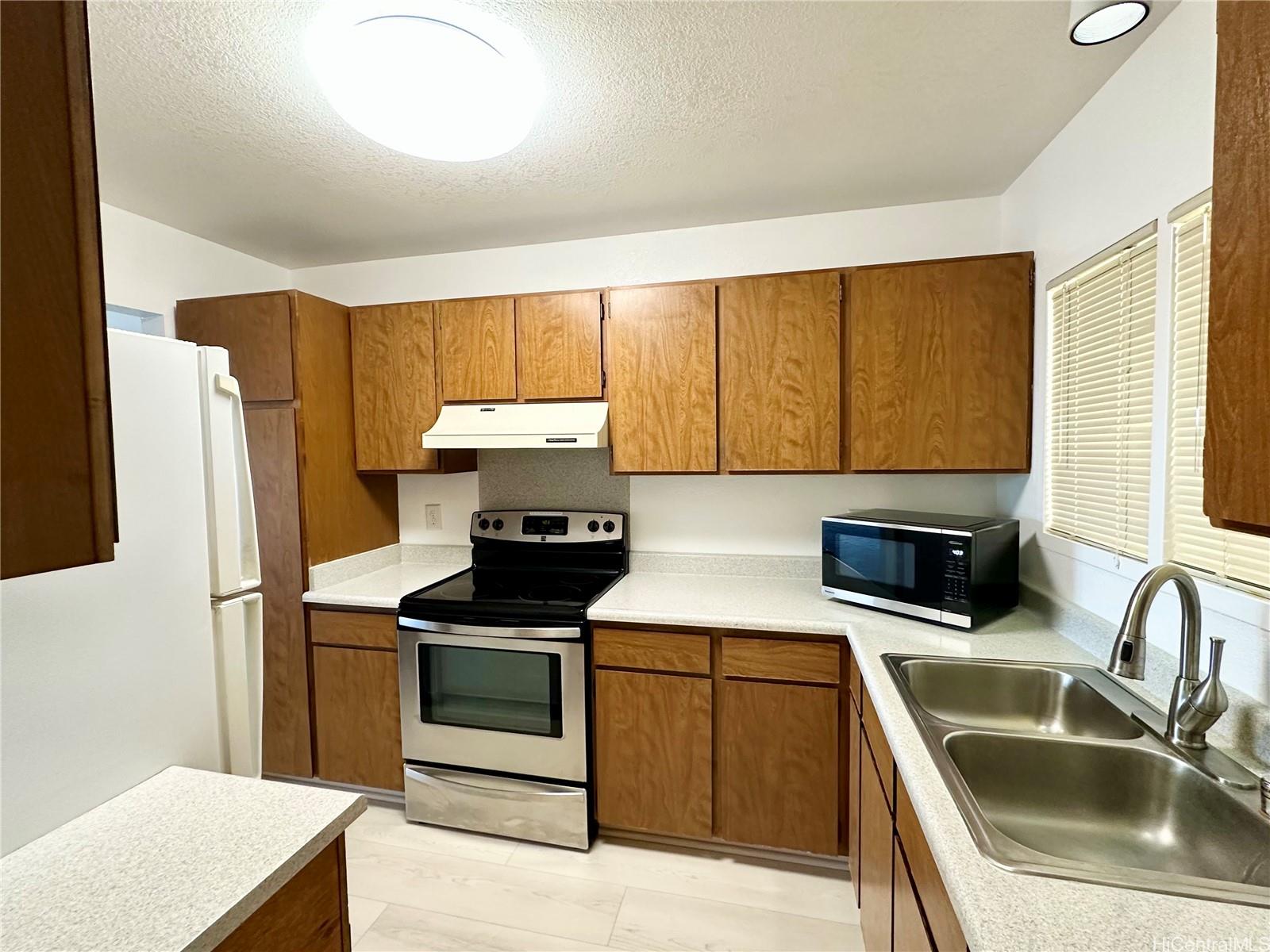 98-1379 Koaheahe Pl Pearl City - Rental - photo 3 of 24